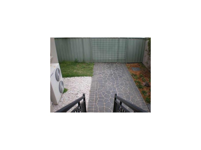 2/40 Johnstone Street, Peakhurst Heights NSW 2210