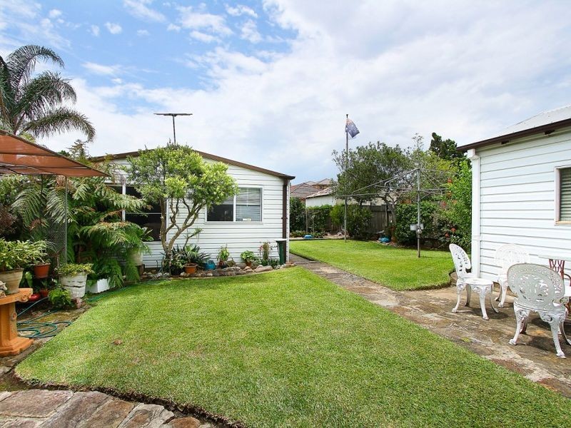 6 William Road, Riverwood NSW 2210