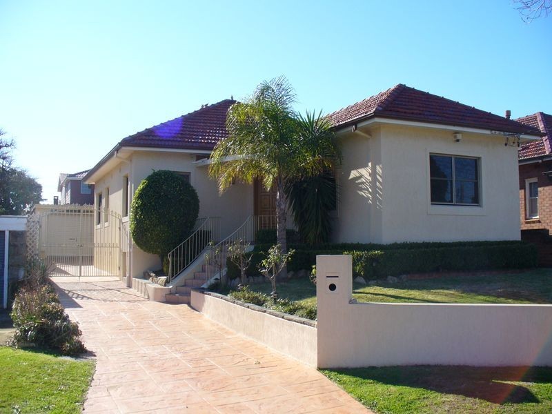 3 Bernard Avenue, Bardwell Park NSW 2207