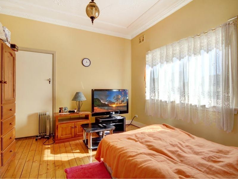 9 Rossmore Avenue, Punchbowl NSW 2196