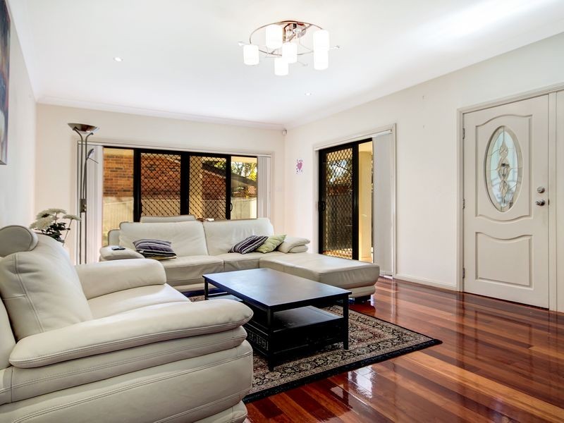 4/2B Hymen Street, Peakhurst NSW 2210