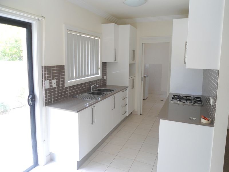 4/50 Clarendon Road, Peakhurst NSW 2210