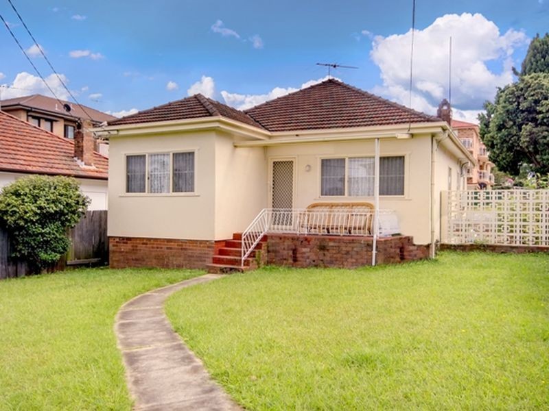 2 Morotai Avenue, Riverwood NSW 2210
