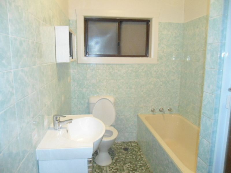 9 Clarke Street North, Peakhurst NSW 2210