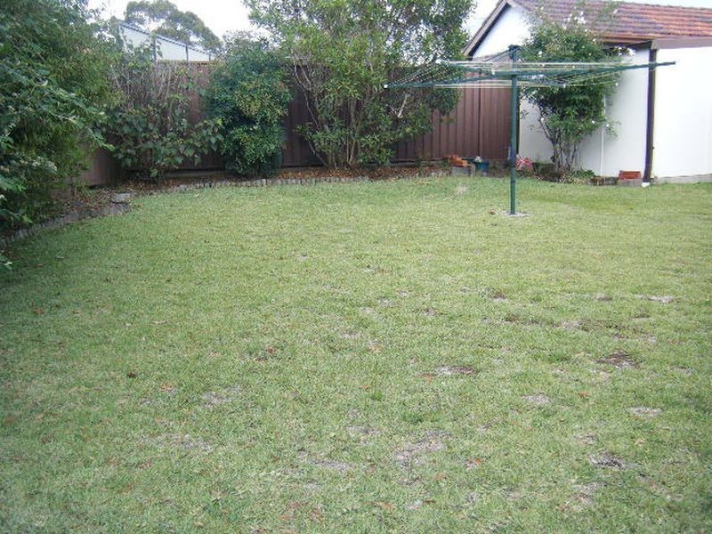 7 Highland Road, Peakhurst NSW 2210