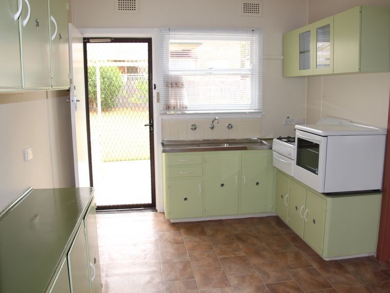 16 Beale Crescent, Peakhurst NSW 2210