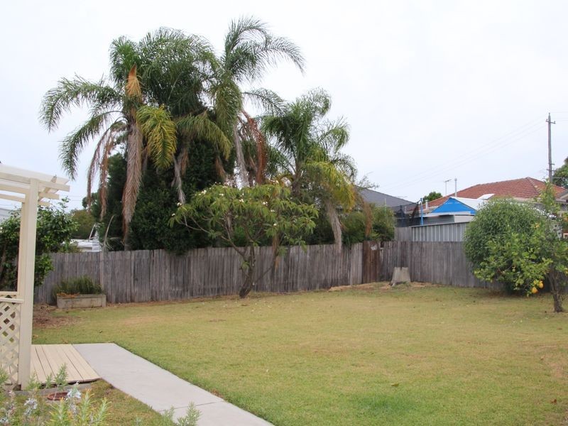 16 Beale Crescent, Peakhurst NSW 2210