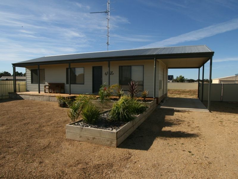 8 Haylock Road, North Moonta SA 5558