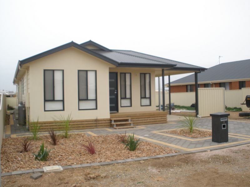 8 Jamieson Way, Wallaroo SA 5556