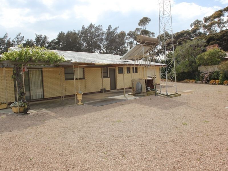 11 Bay Road, Moonta Bay SA 5558