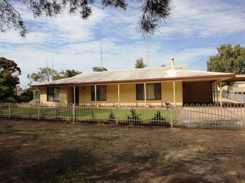 11 Bay Road, Moonta Bay SA 5558