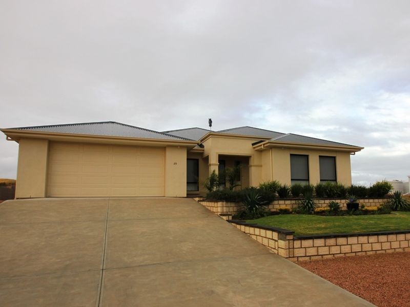 25 Gill Street, Moonta Bay SA 5558