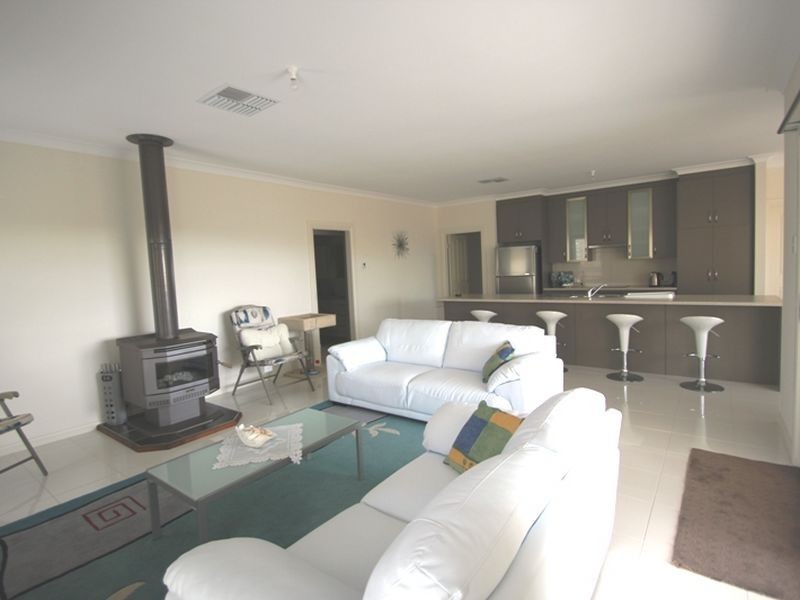 25 Gill Street, Moonta Bay SA 5558