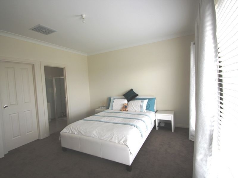 25 Gill Street, Moonta Bay SA 5558