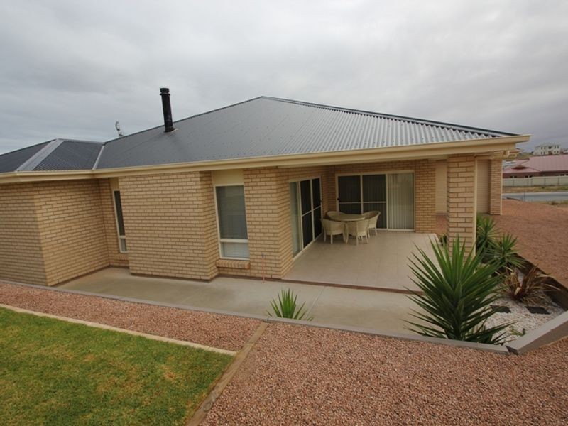 25 Gill Street, Moonta Bay SA 5558