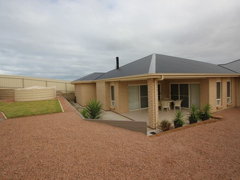 25 Gill Street, Moonta Bay SA 5558