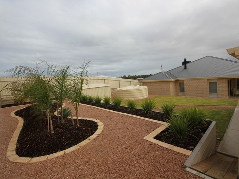 25 Gill Street, Moonta Bay SA 5558