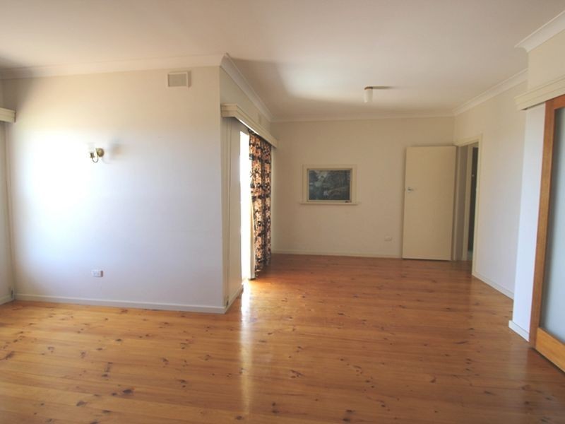 8 Carleton Crescent, Wallaroo SA 5556