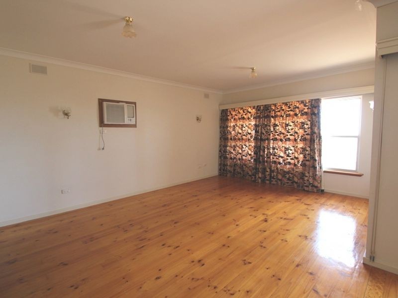 8 Carleton Crescent, Wallaroo SA 5556