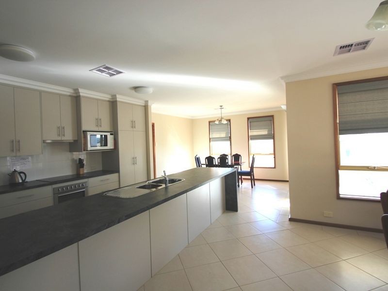 38 Lyndon Avenue, Moonta Bay SA 5558