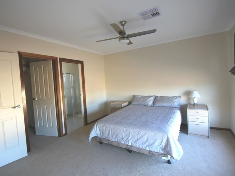 38 Lyndon Avenue, Moonta Bay SA 5558