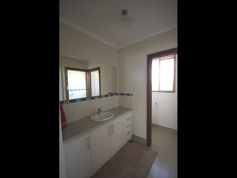 38 Lyndon Avenue, Moonta Bay SA 5558