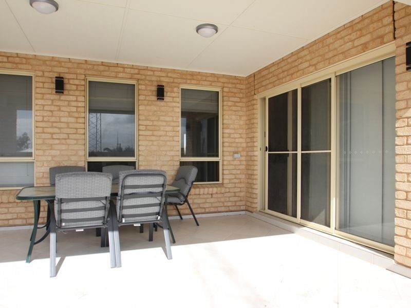 38 Lyndon Avenue, Moonta Bay SA 5558