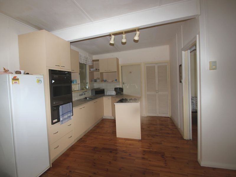 6 Kerley Street, Port Broughton SA 5522