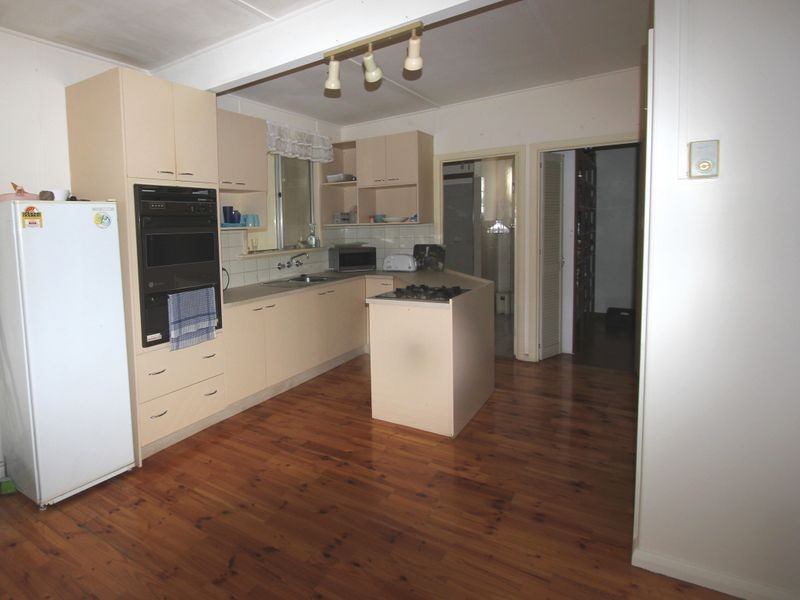 6 Kerley Street, Port Broughton SA 5522