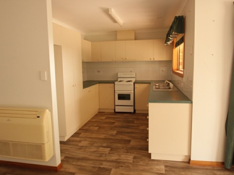 4 Gilmore Crescent, Wallaroo SA 5556