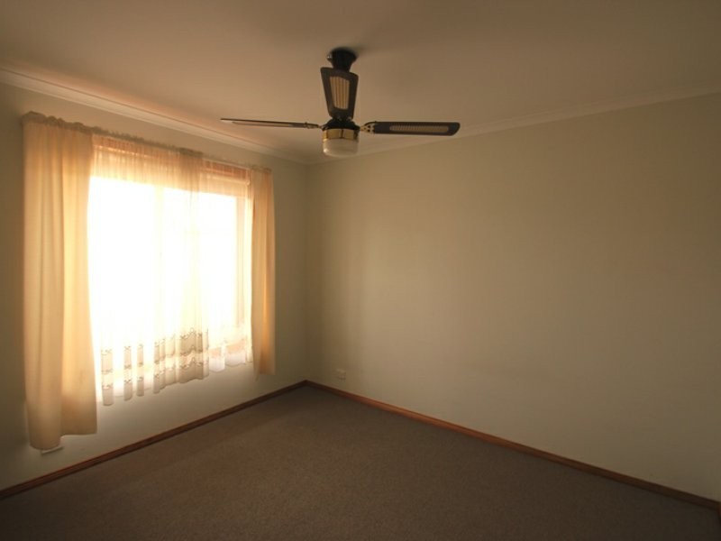 4 Gilmore Crescent, Wallaroo SA 5556