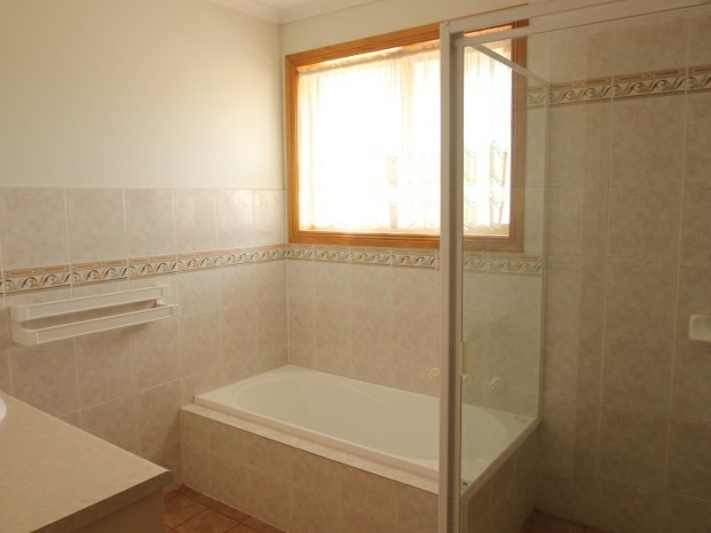 4 Gilmore Crescent, Wallaroo SA 5556