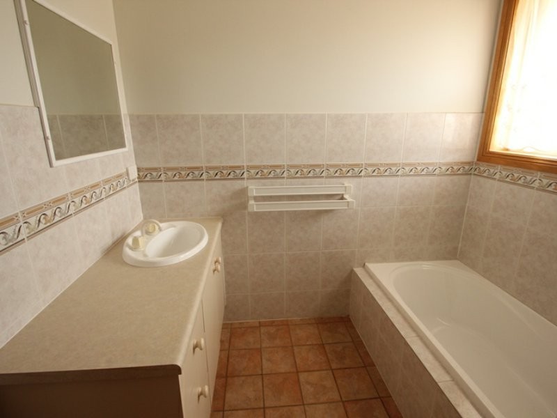 4 Gilmore Crescent, Wallaroo SA 5556