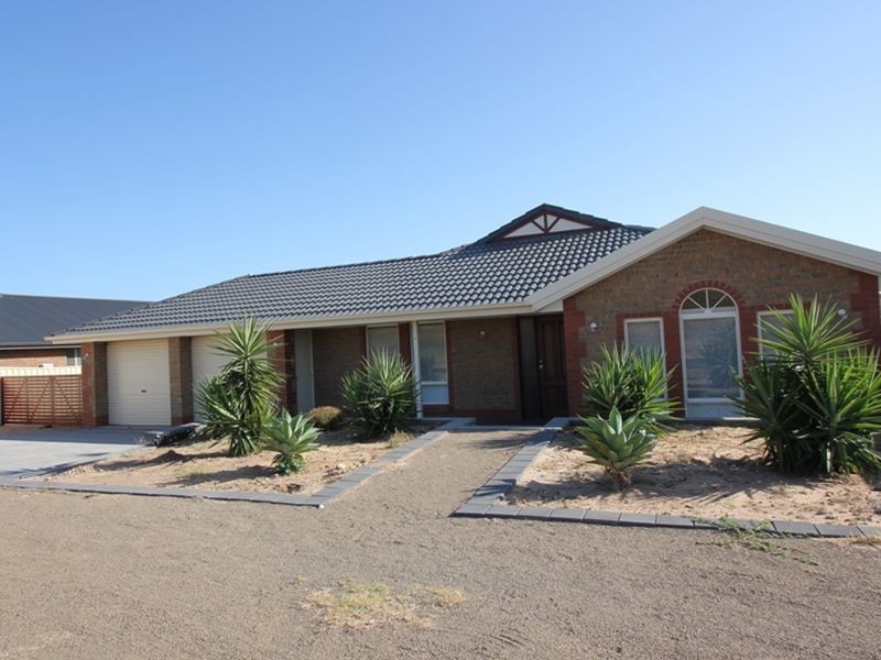 8 Gill Street, Moonta Bay SA 5558
