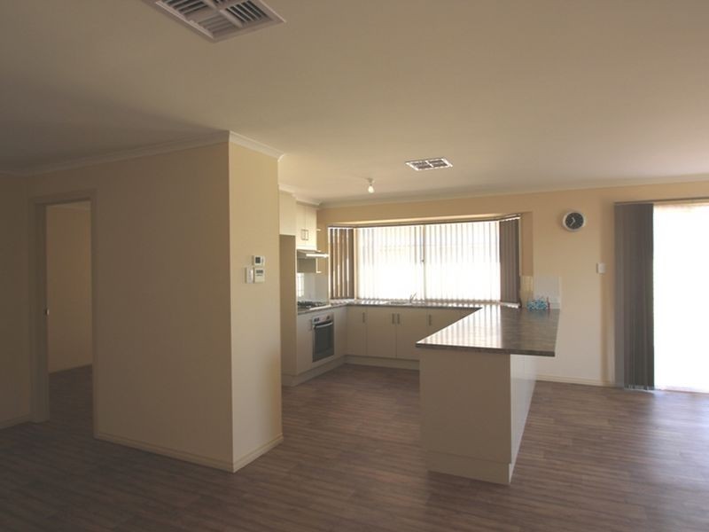 8 Gill Street, Moonta Bay SA 5558