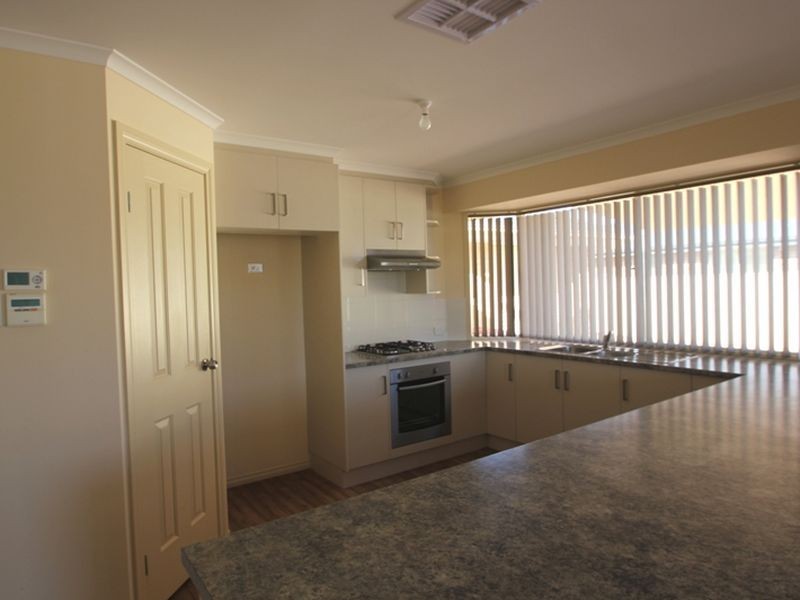 8 Gill Street, Moonta Bay SA 5558