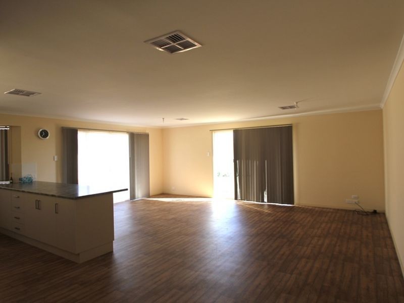 8 Gill Street, Moonta Bay SA 5558