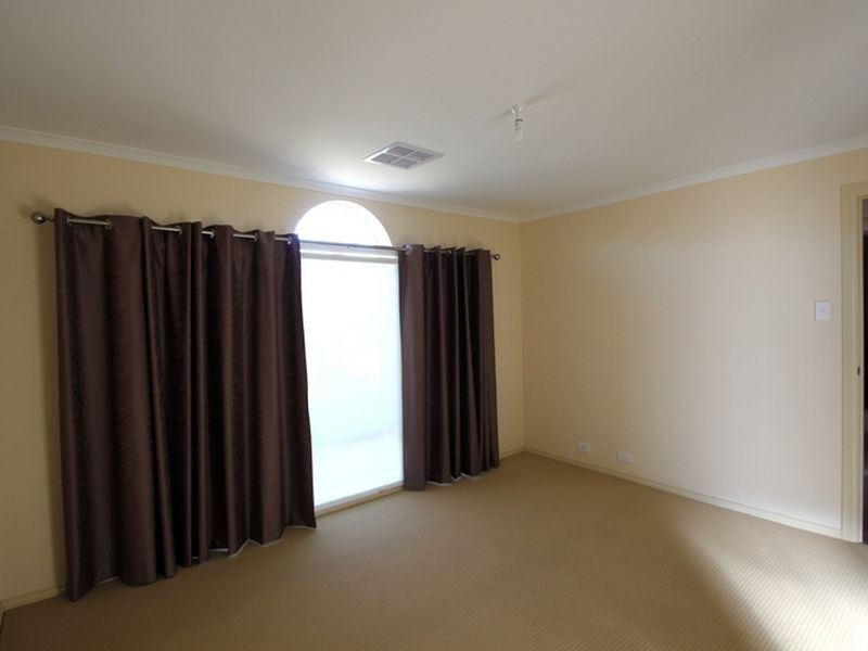 8 Gill Street, Moonta Bay SA 5558