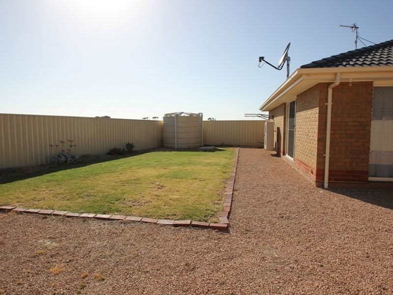 8 Gill Street, Moonta Bay SA 5558