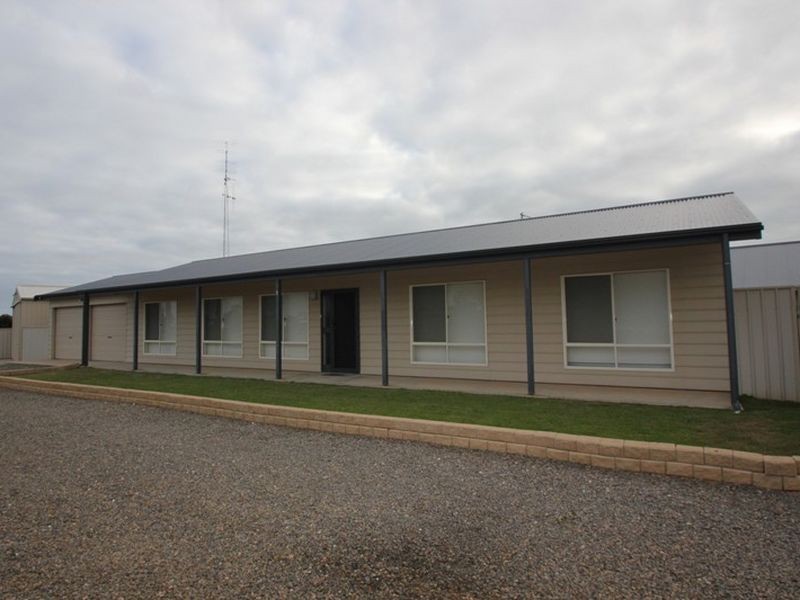 1 Hazel Street, Moonta Bay SA 5558