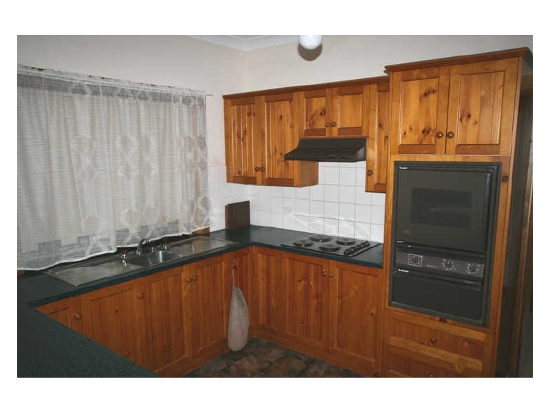 6 Lyndon Avenue, Moonta Bay SA 5558