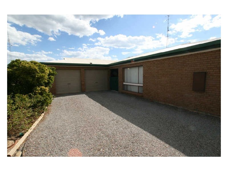 6 Lyndon Avenue, Moonta Bay SA 5558