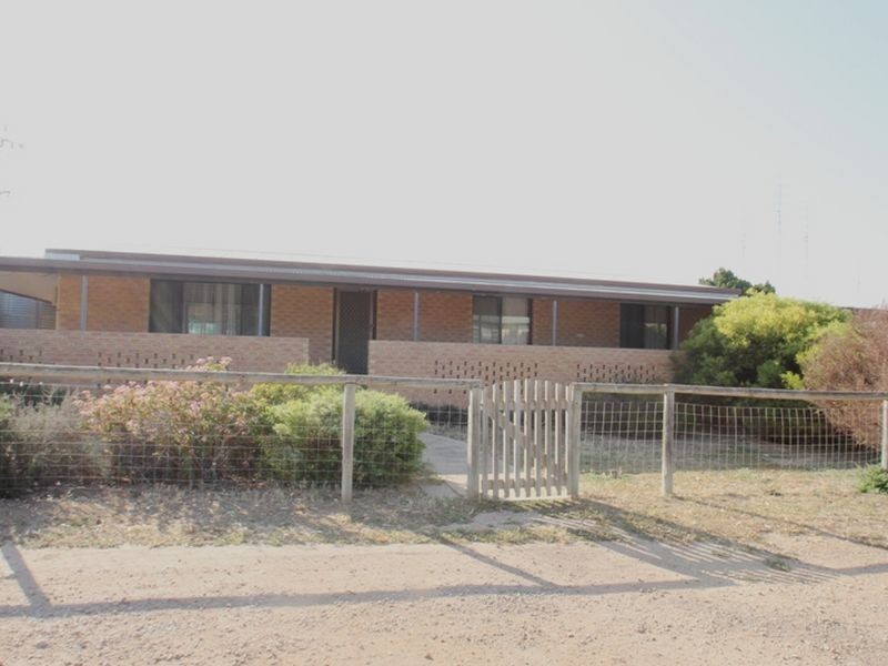24 Rossiters Road, Moonta Bay SA 5558