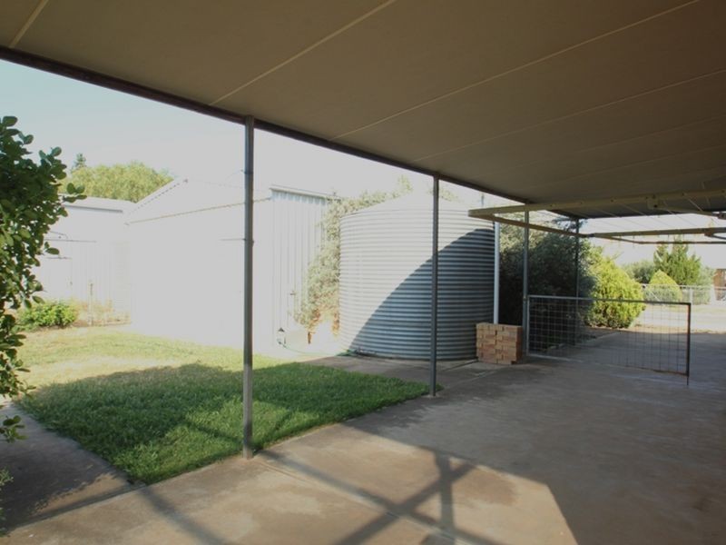 24 Rossiters Road, Moonta Bay SA 5558