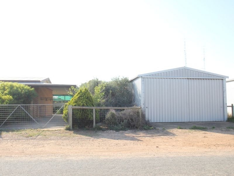 24 Rossiters Road, Moonta Bay SA 5558