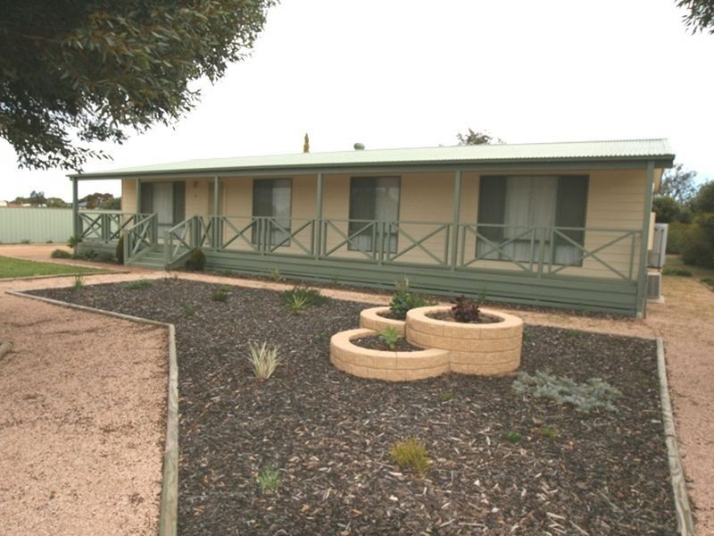 16 Moonta Road, Moonta Bay SA 5558