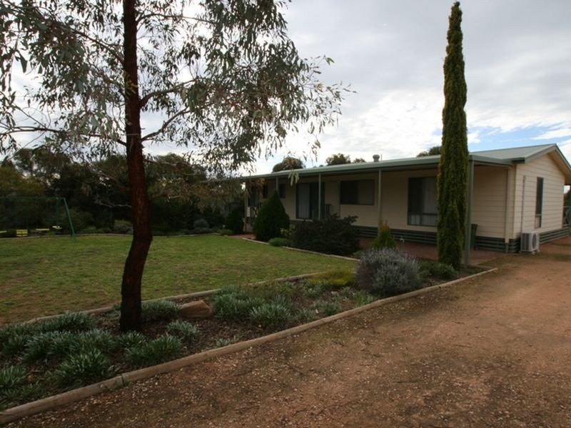 16 Moonta Road, Moonta Bay SA 5558