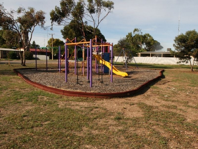 8 Moontana Avenue, Moonta Bay SA 5558