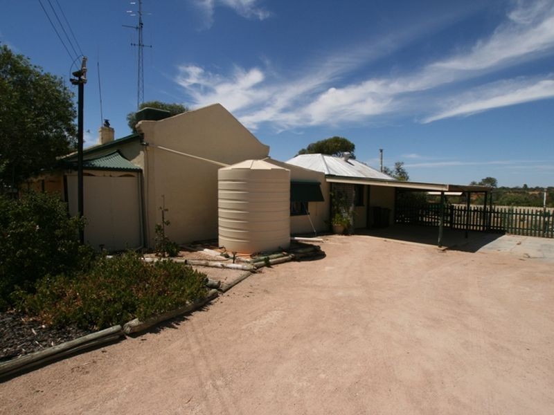 20 Kadina Road, Moonta SA 5558