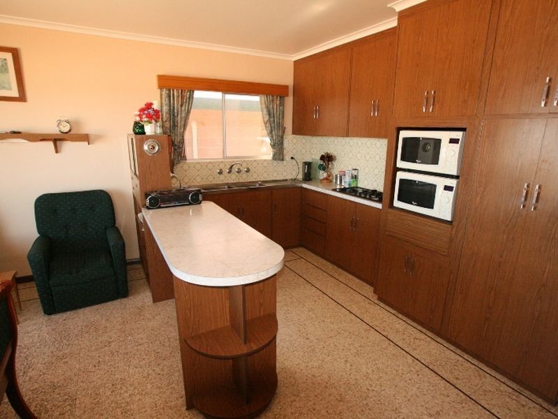 9 Trelawney Street, Moonta Bay SA 5558